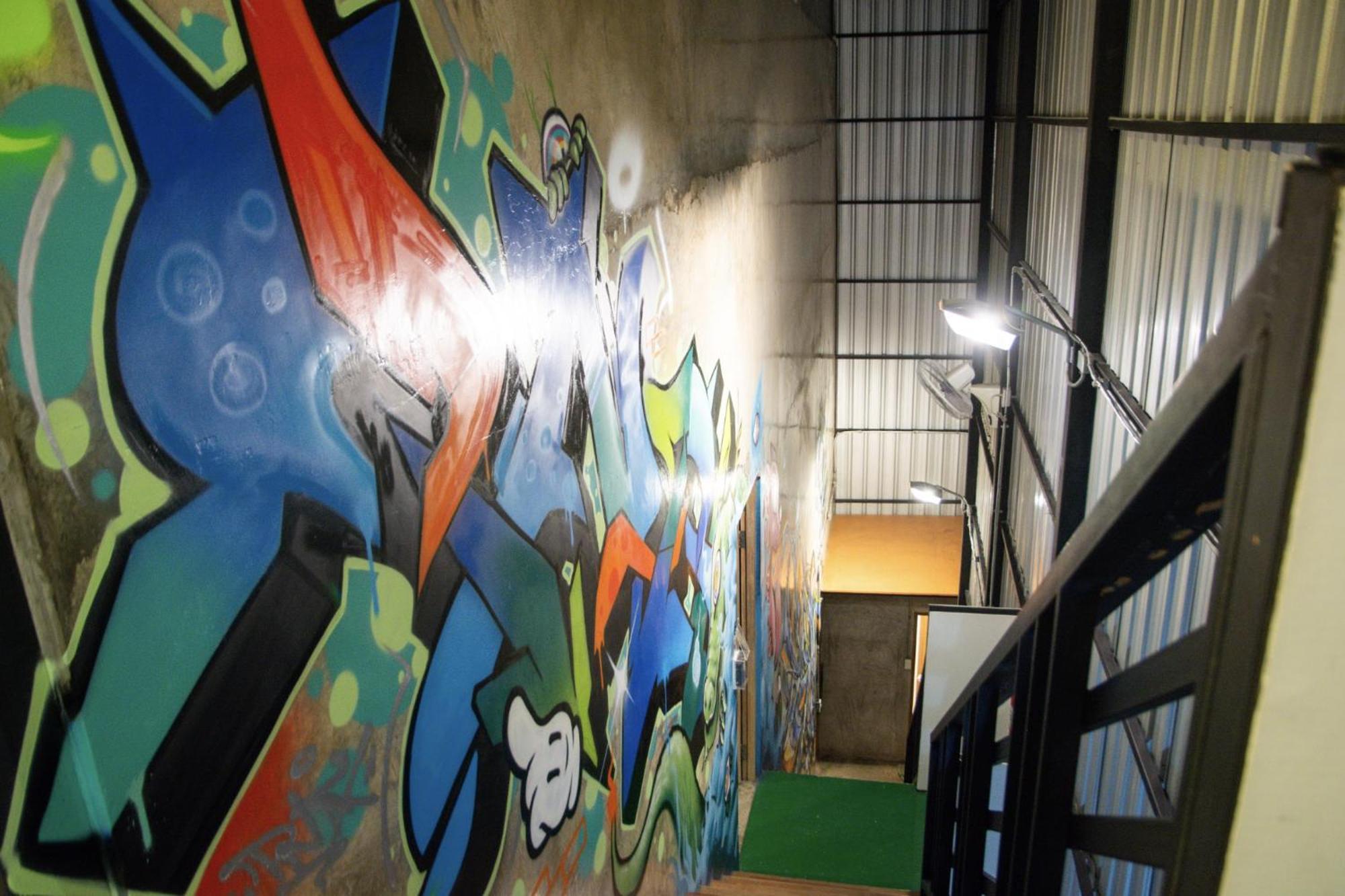 Area81 Hideout Hostel Банкок Екстериор снимка