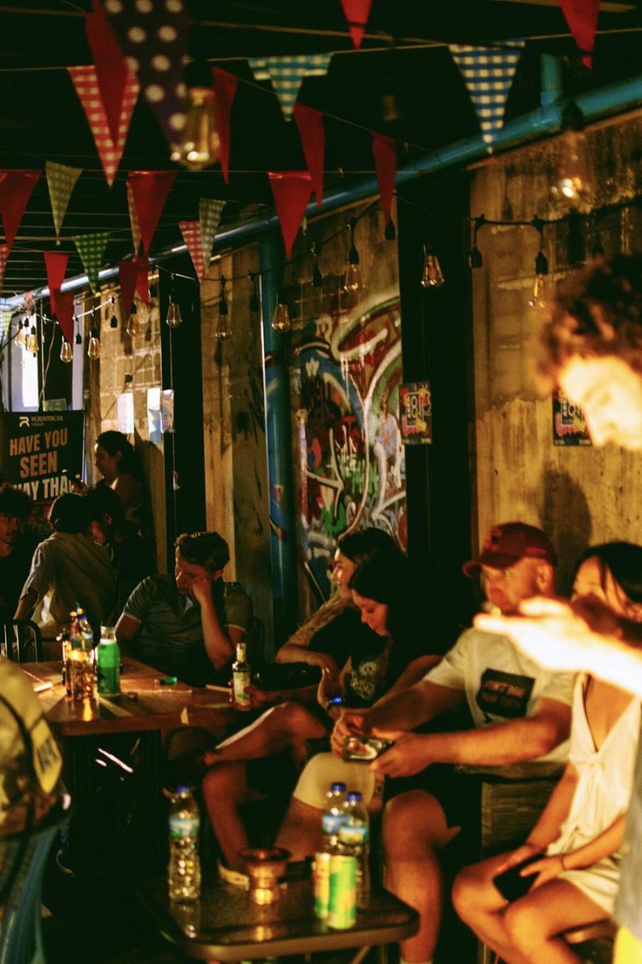 Area81 Hideout Hostel Банкок Екстериор снимка