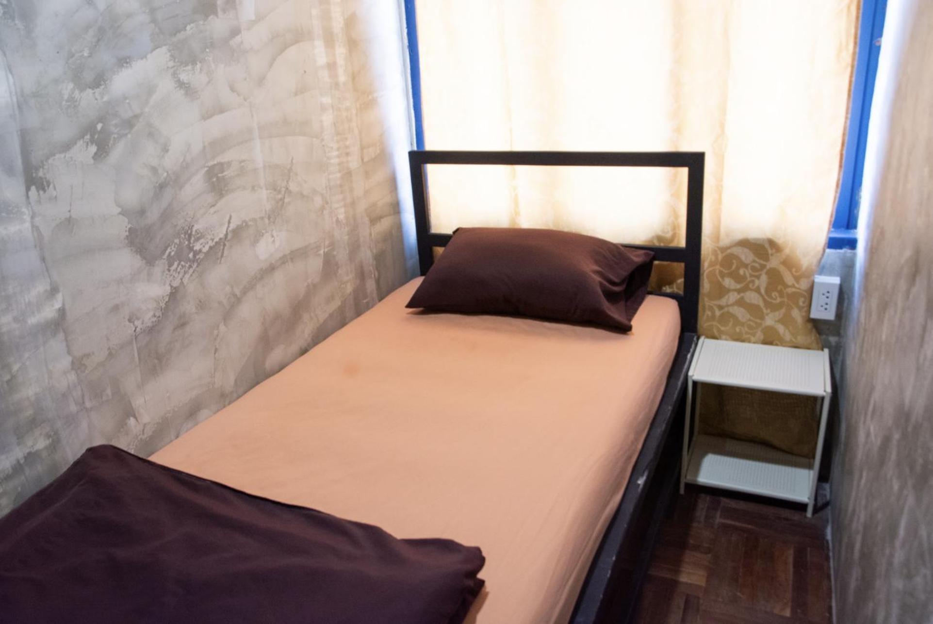 Area81 Hideout Hostel Банкок Екстериор снимка