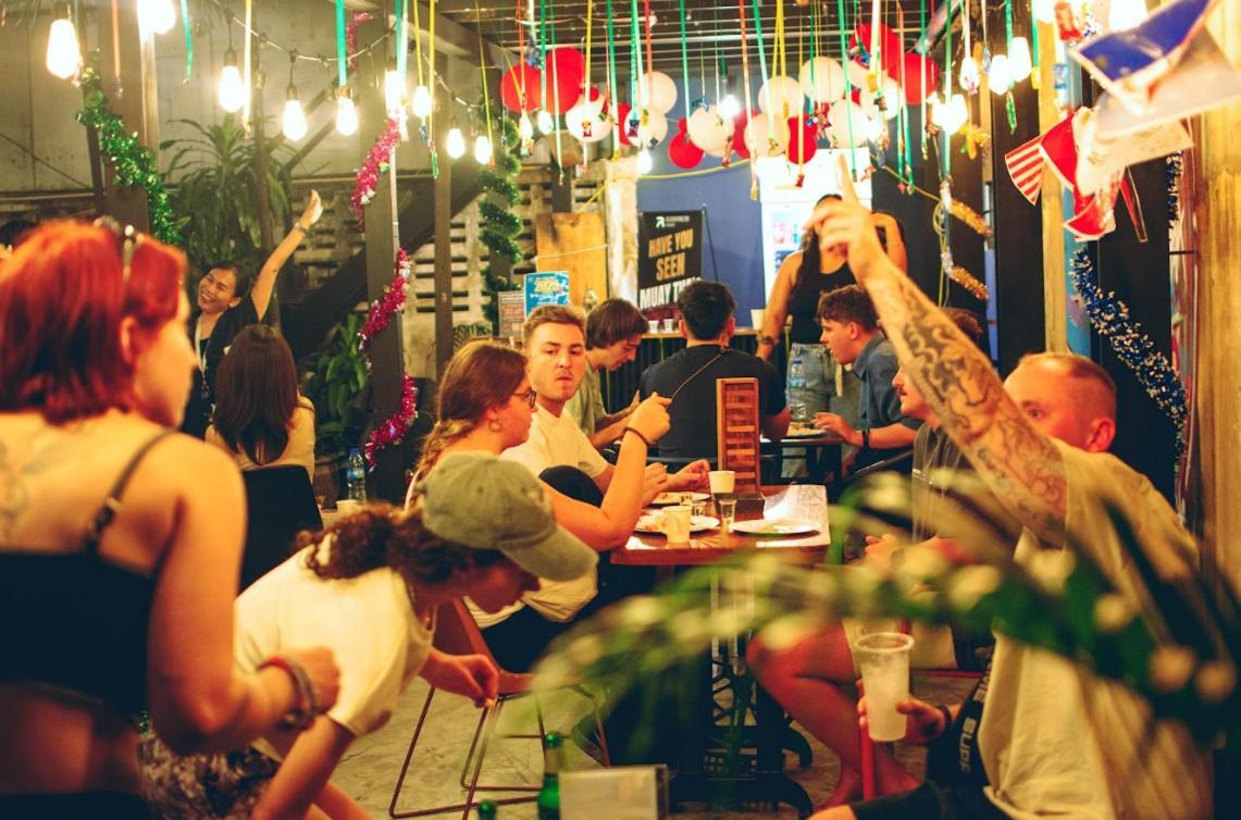 Area81 Hideout Hostel Банкок Екстериор снимка